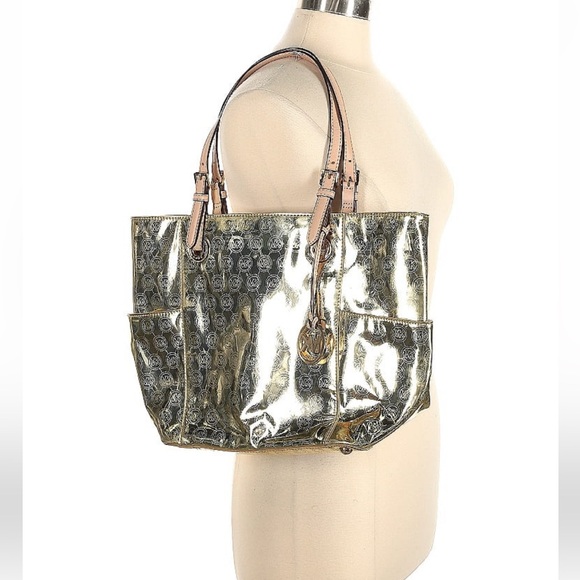 MICHAEL KORS GOLD EMBOSSED DESIGNER MIRROR LIKE NEW - Picture 3 of 6